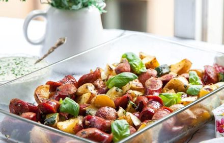 Ugnsgrillad Lammkorv Och Potatis Med Graslokssas 800X800