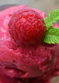 Raspberry Frozen Yogurt 2048X